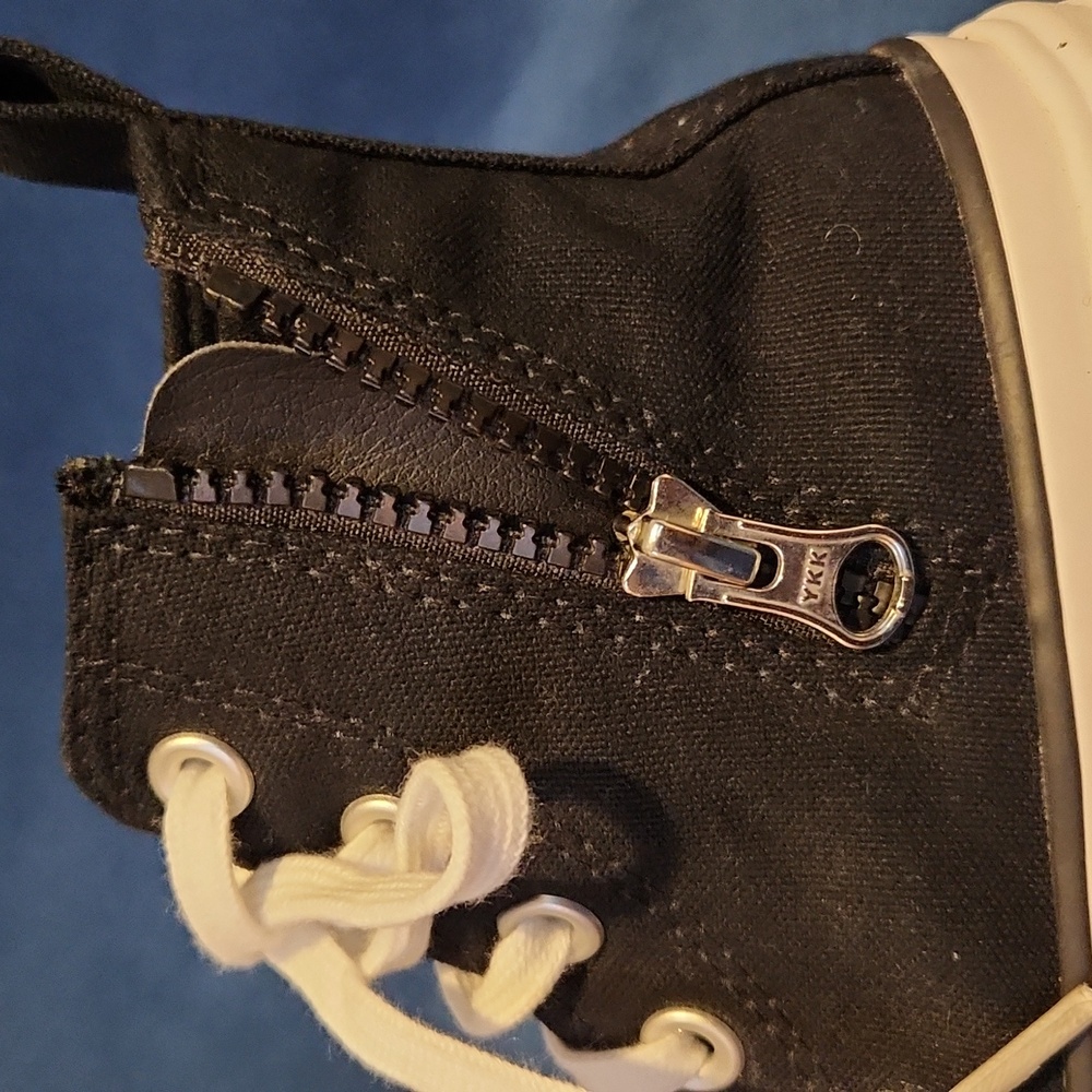 CONVERSE KIDS Black High-Top Sneakers with White Soles Size 2. - Picture 3 of 9